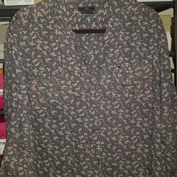 Obey Tops - Vintage Obey blouse perfect for fall. Large